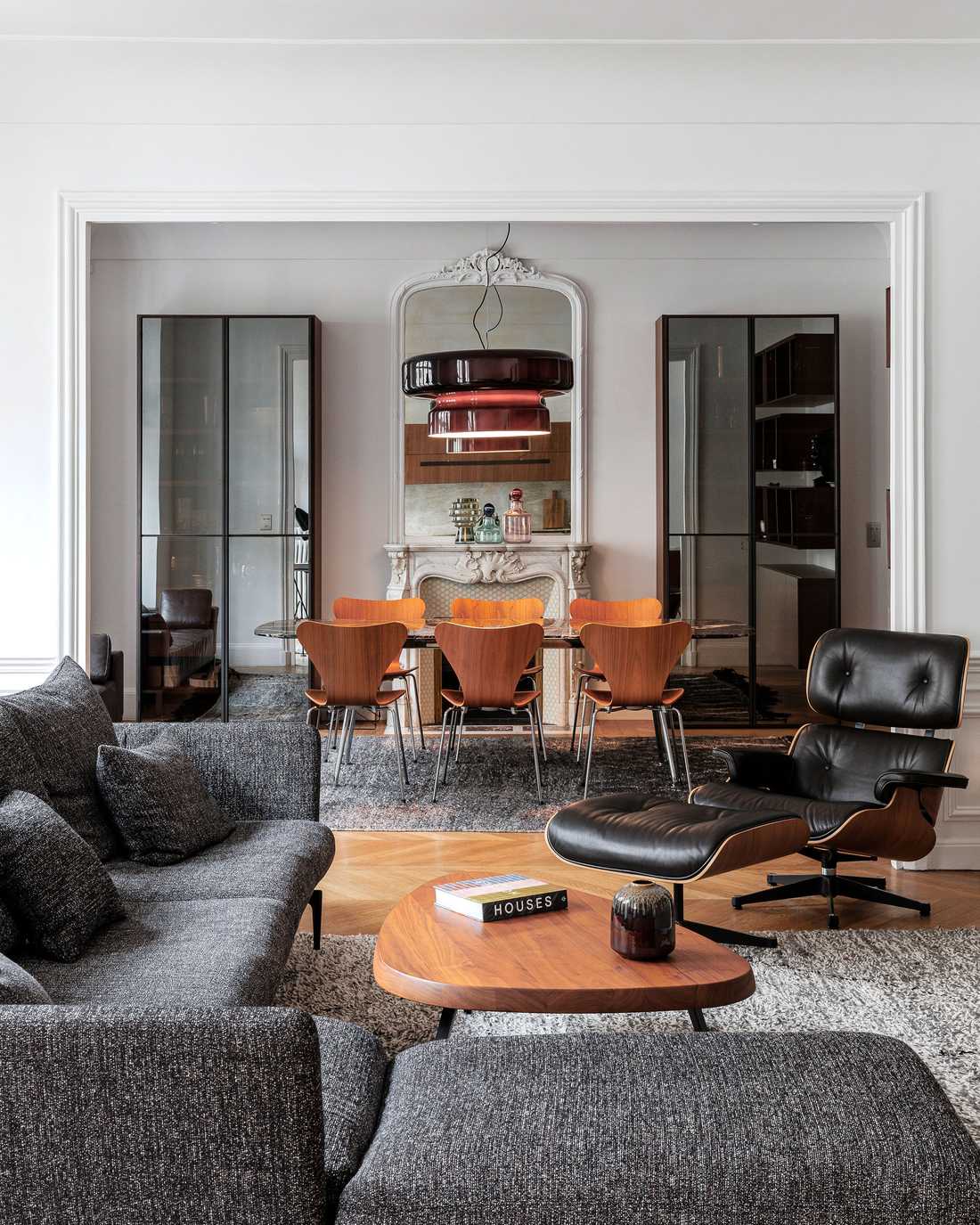 Décoration intérieure d'un appartement à Quimper avec mobilier et luminaire design