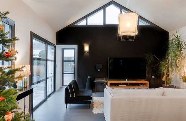 Nouvel aménagement intérieur pour une maison d'architecte des années 2000